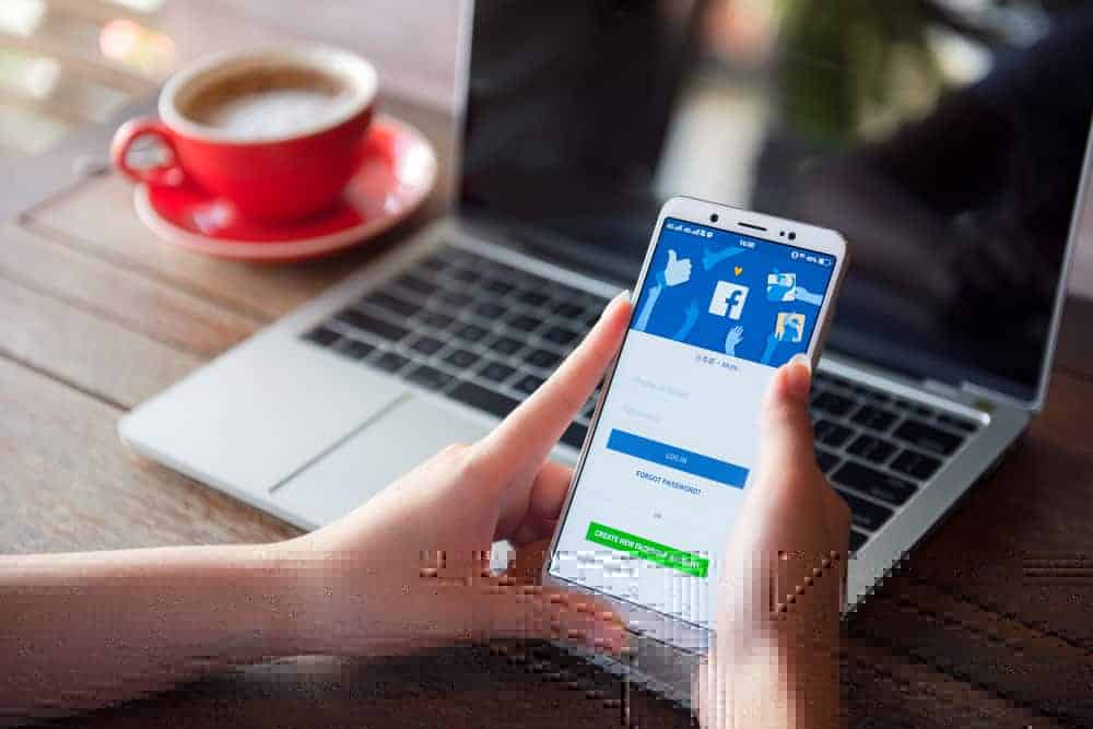 How to Wave on Facebook (from Desktop and Messenger App)