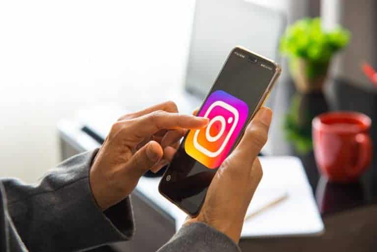 How to Add Multiple Photos to Instagram