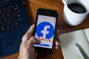 How to Make a Heart on Facebook