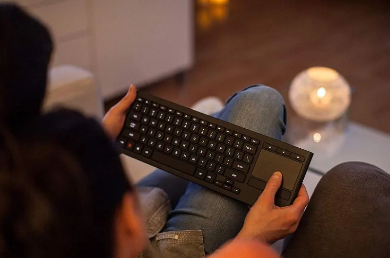 Best Bluetooth Keyboard: Logitech K830 Illuminated