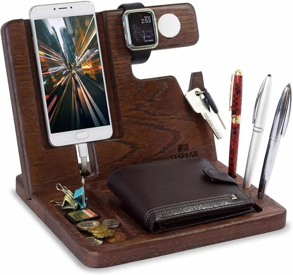 5 Geek Wedding Gift Ideas - Natural Oak Wood Phone Docking Station