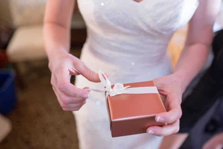 5 Best Gift Ideas for Couples or Family Friends