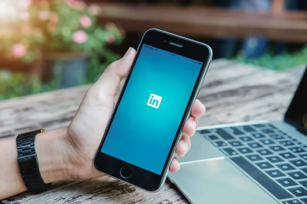 How to Add Resume to LinkedIn