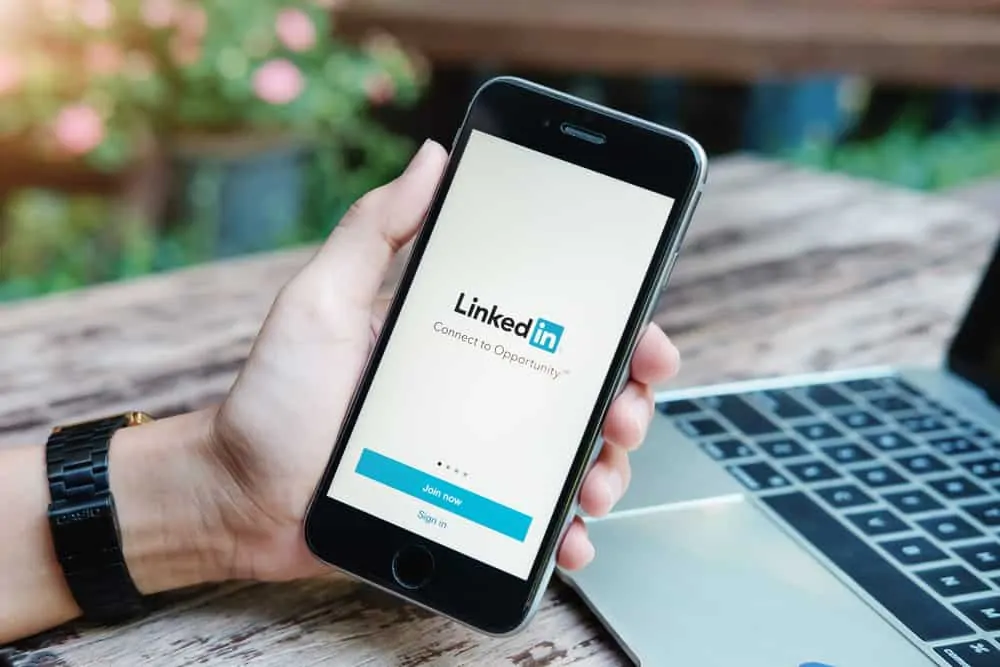 How to View LinkedIn Saved Jobs