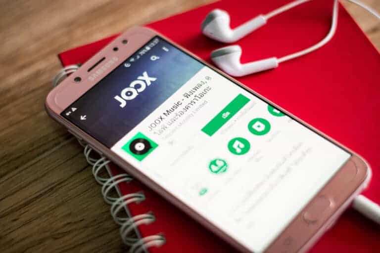 Samsung Galaxy J7 Review: Dual 4G SIMs, Front Camera Flash