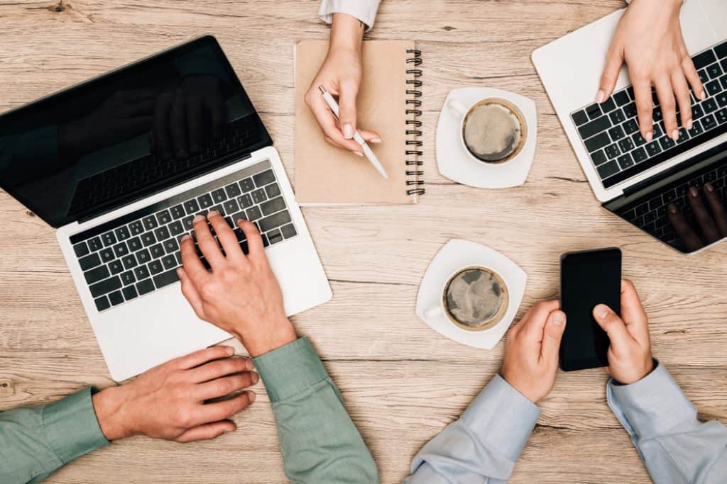 Dell Inspiron vs XPS  Which Is The Better Laptop Series  - 13