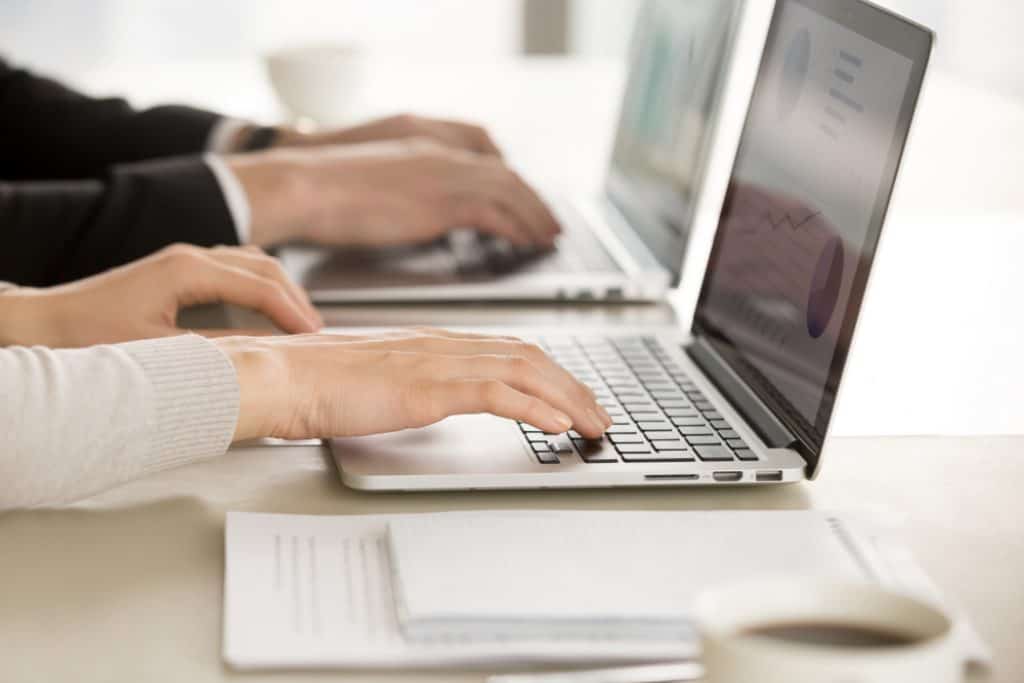Dell Inspiron vs XPS  Which Is The Better Laptop Series  - 47