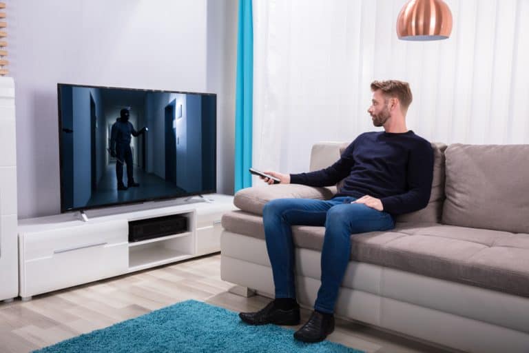 TCL 55S425 Review: An Affordable Television with Excellent OS