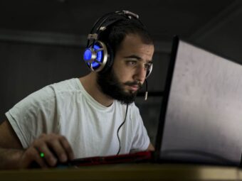 ASUS ROG Strix SCAR II GL 704 specs