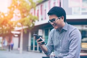 Moto Z Play Review: What’s the Big Play Here?