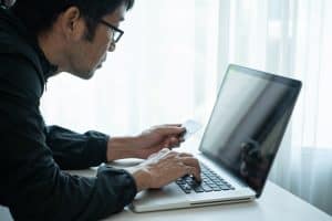 Dell Inspiron 15 5566 Review: An Affordable But Heavy Laptop