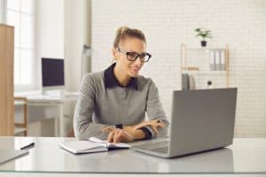HP 15-AY196NR Review: A Laptop with Sufficient Storage