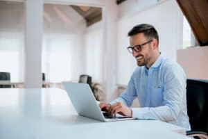 HP 15-bs033cl Review: An Affordable Laptop for Basic Tasks