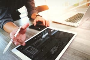 Surface Pro 7 vs iPad Pro: Which is the Better Laptop Replacement?