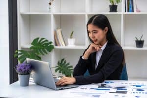 How to Close Laptop and Use Monitor in Windows 11