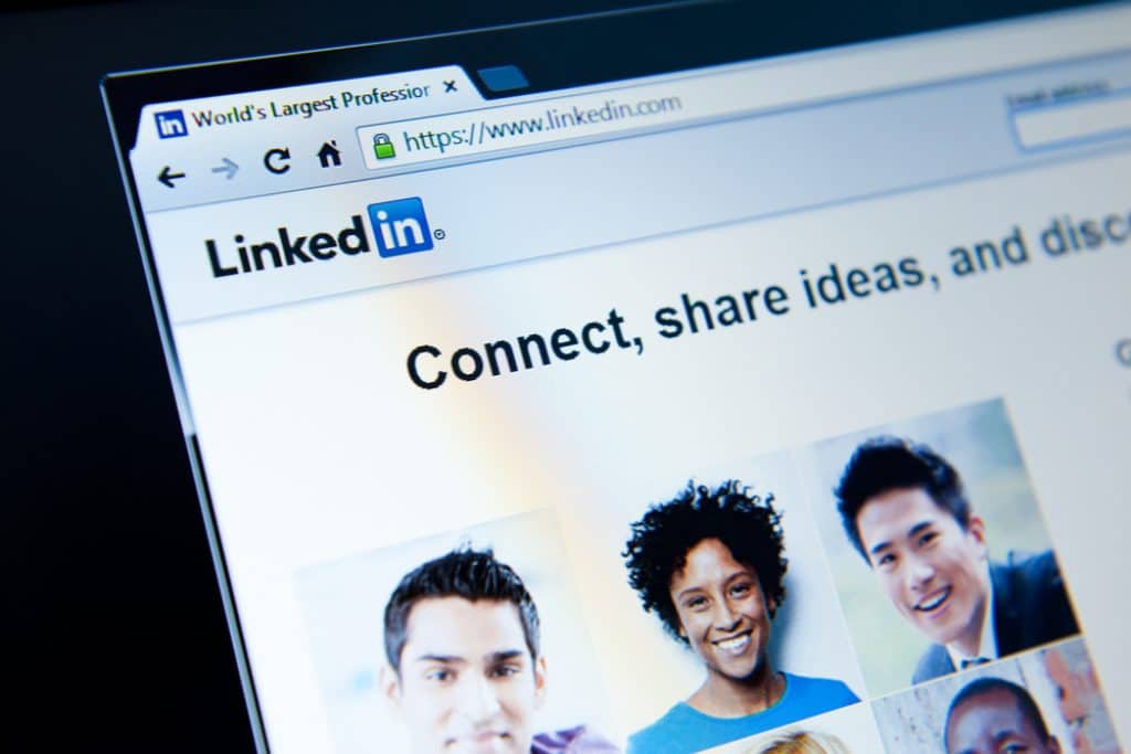What Is Private Mode On LinkedIn: An Overview