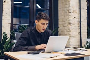 How to Hide Taskbar in Windows 11