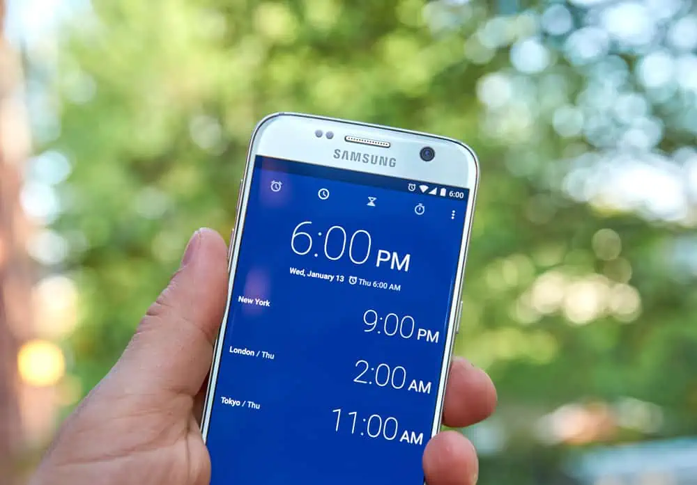 Android Clock App Alarm Does not Display When it Rings