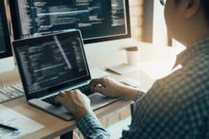 Docker Exec -it Command Explained with Examples