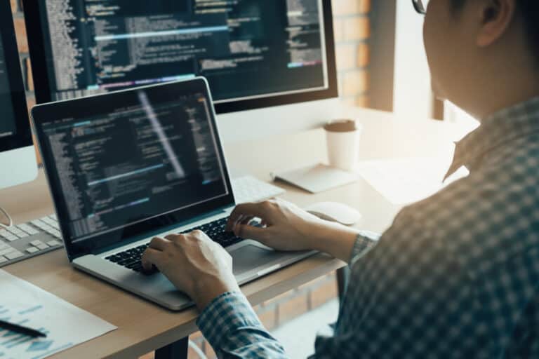 Docker Exec -it Command Explained with Examples